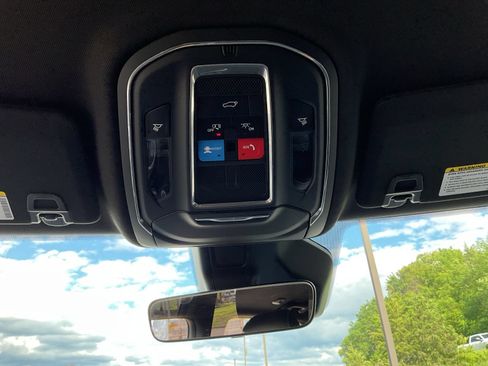 Used 2025 Jeep Grand Cherokee Altitude AWD/4WD image 43