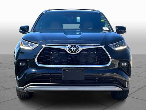 Used 2025 Toyota Highlander Platinum image 3