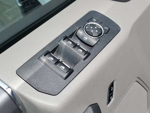 Used 2018 Ford F150 XLT w/ Equipment Group 302A Luxury AWD/4WD image 18