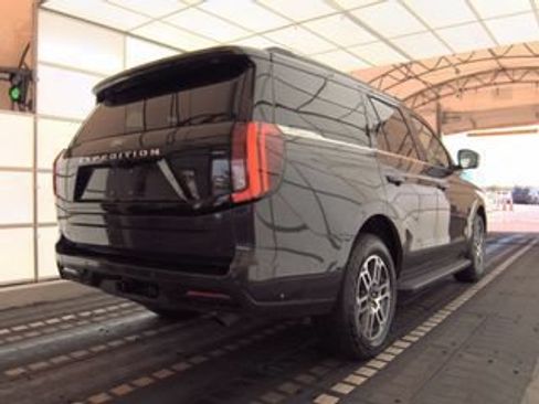 Used 2025 Ford Expedition Active AWD/4WD image 7