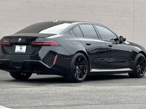 Used 2025 BMW M5 w/ Executive Package image 2
