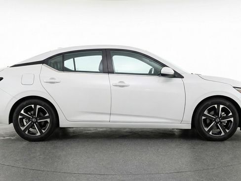 Used 2025 Nissan Sentra SV FWD image 11
