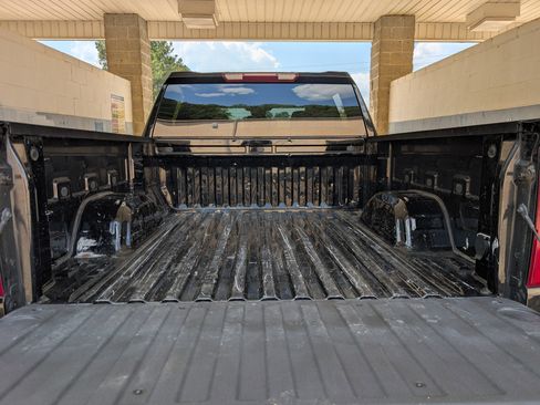 Used 2023 Chevrolet Silverado 1500 LT RWD image 18