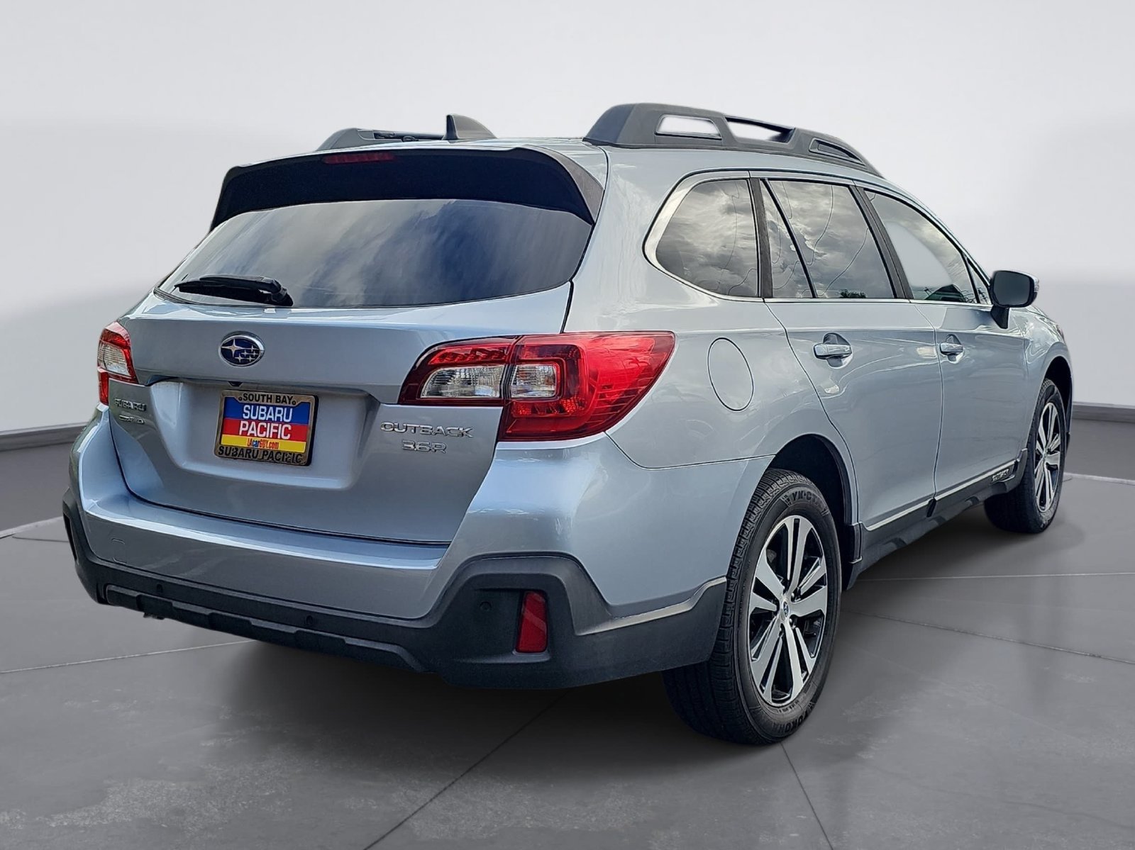 Used 2019 Subaru Outback 3.6R Limited AWD/4WD image 3