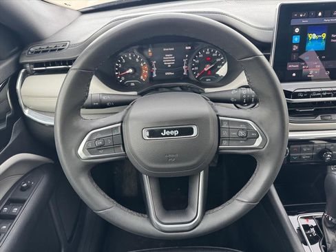 Used 2023 Jeep Compass Limited image 11