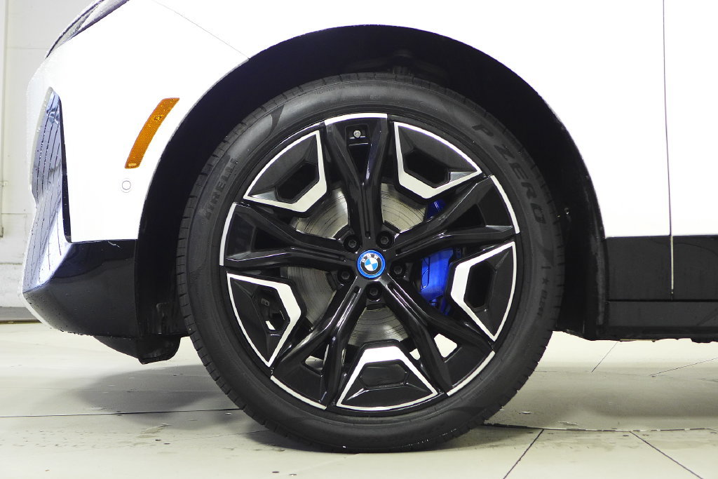 Certified 2024 BMW iX xDrive50 w/ Premium Package AWD/4WD image 5