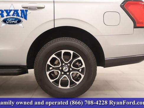 Used 2024 Ford Expedition XLT image 39