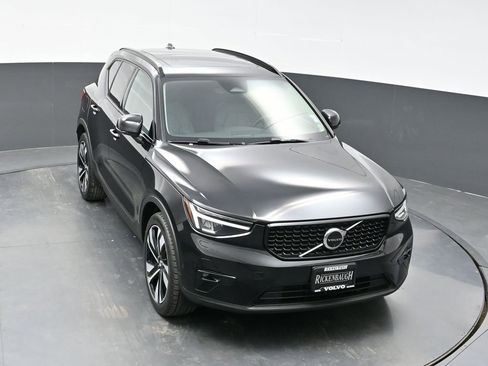 Used 2025 Volvo XC40 B5 Plus image 30