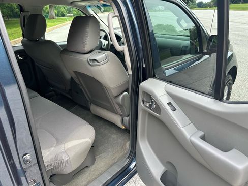 Used 2014 Nissan Frontier SV AWD/4WD image 16