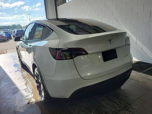 Used 2023 Tesla Model Y Long Range AWD/4WD image 4