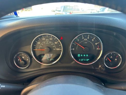 Used 2016 Jeep Wrangler Unlimited Rubicon w/ Connectivity Group image 13