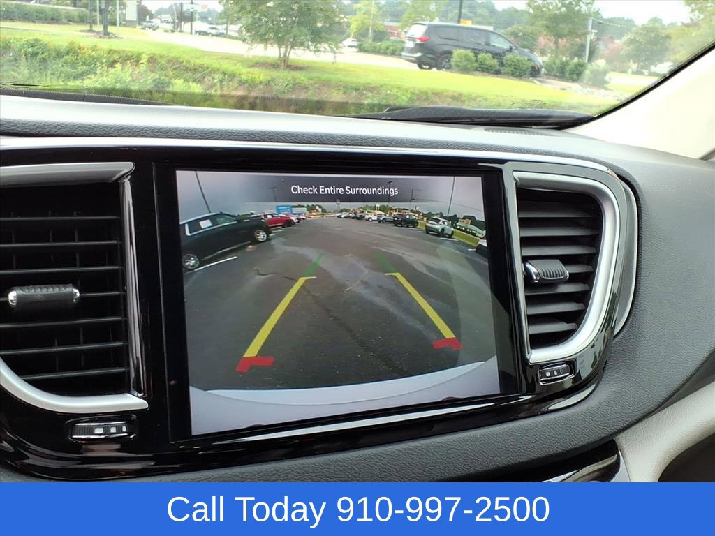 Used 2024 Chrysler Pacifica Touring-L FWD image 14