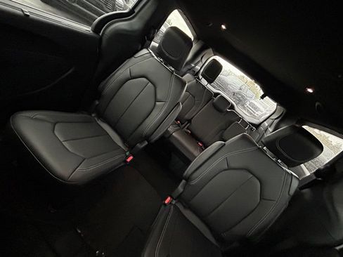 New 2026 Chrysler Pacifica Select image 12