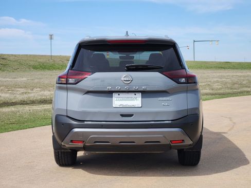 Used 2023 Nissan Rogue SL w/ SL Premium Package image 8