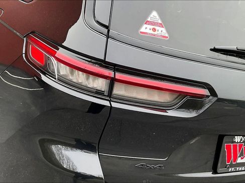 Used 2023 Jeep Grand Cherokee L Limited w/ Black Appearance Package image 24