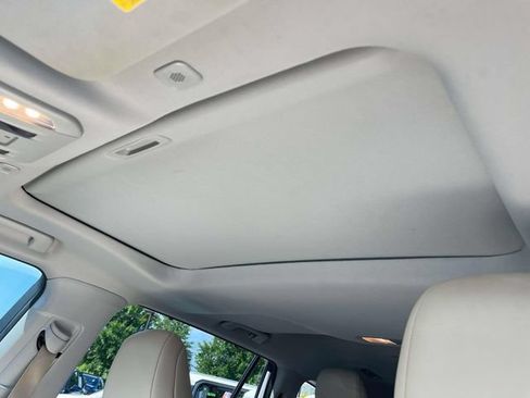 Used 2024 Toyota Highlander XLE AWD/4WD image 32