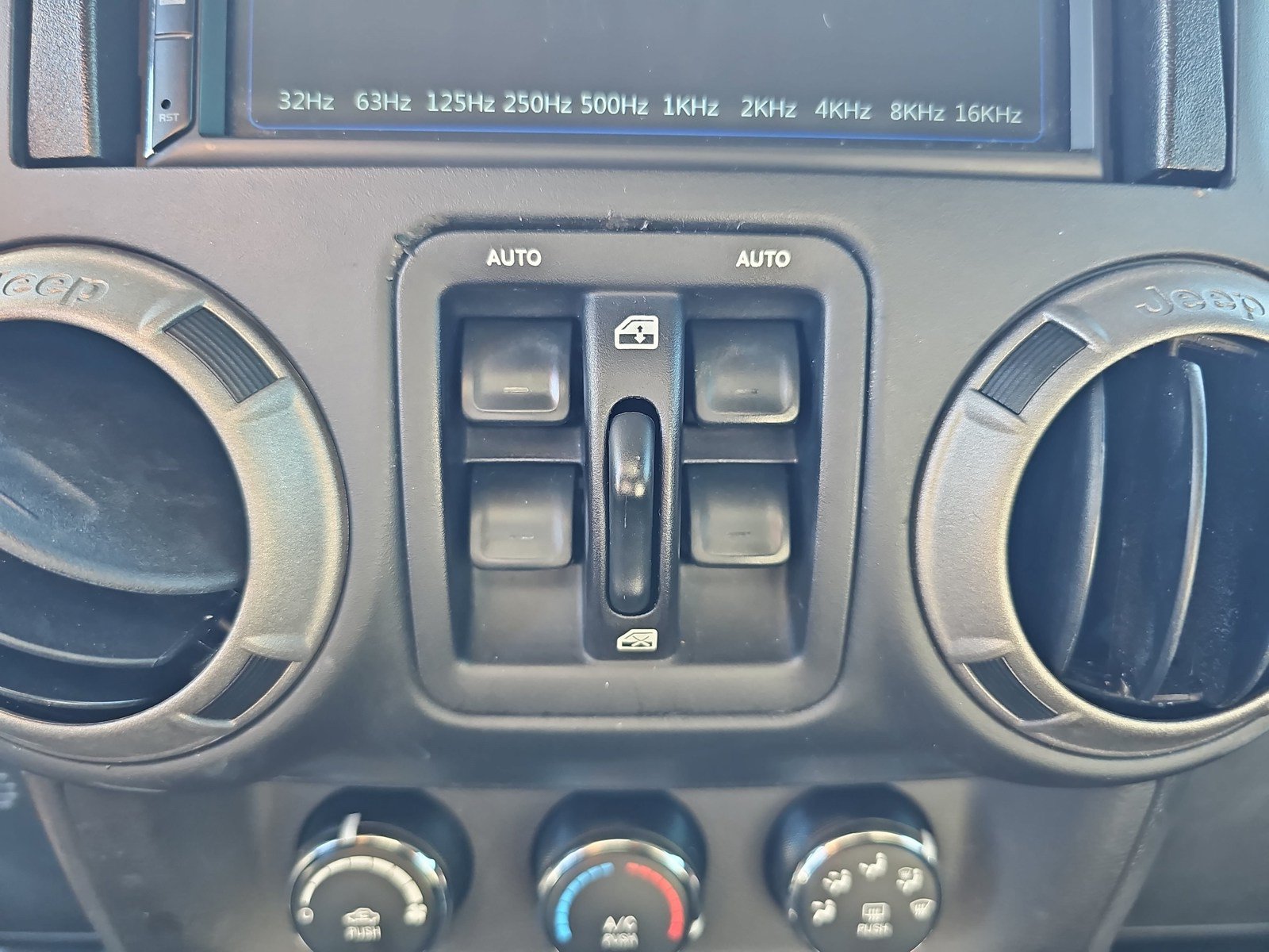 Used 2017 Jeep Wrangler Unlimited Sport w/ Quick Order Package 24S AWD/4WD image 23