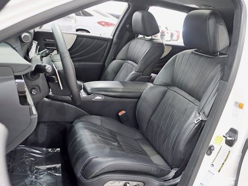 Used 2022 Lexus LS 500h AWD w/ Luxury Package image 31