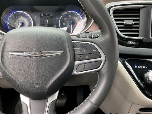 Certified 2023 Chrysler Voyager LX FWD image 17