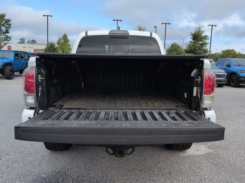 Used 2017 Toyota Tacoma Limited w/ Tow Package AWD/4WD image 13