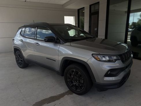 Used 2023 Jeep Compass Latitude w/ Sun and Sound Group AWD/4WD image 3