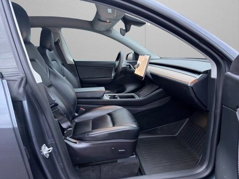 Used 2022 Tesla Model Y Performance image 13
