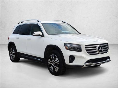 Used 2025 Mercedes-Benz GLB 250 image 3