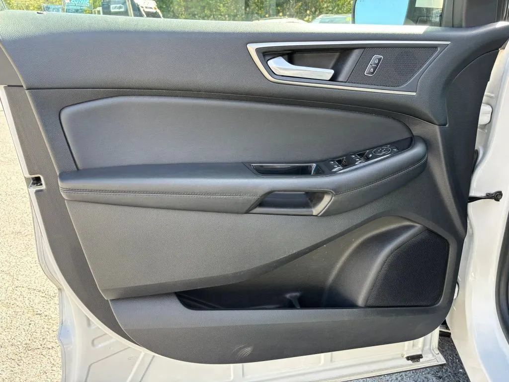 Used 2017 Ford Edge SEL w/ Equipment Group 201A AWD/4WD image 12