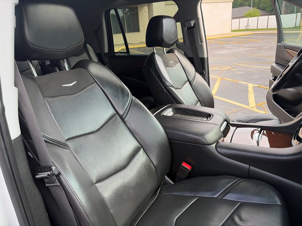 Used 2018 Cadillac Escalade Luxury AWD/4WD image 34