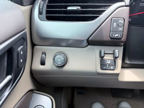 Used 2018 Chevrolet Tahoe LT w/ Texas Edition Package RWD image 8