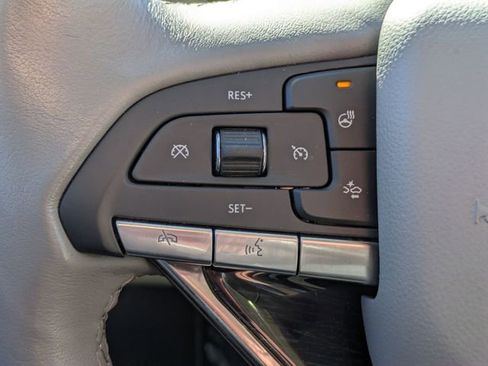 Used 2025 Cadillac XT6 Premium Luxury image 17