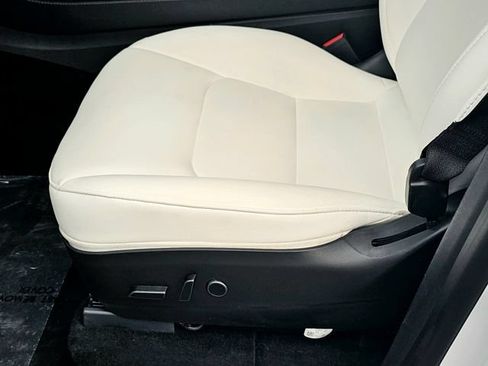 Used 2022 Tesla Model Y Performance AWD/4WD image 18