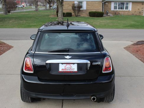 Used 2010 MINI Cooper Hardtop image 9