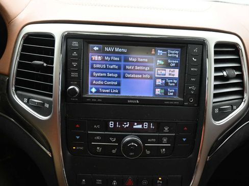 Used 2011 Jeep Grand Cherokee Overland Summit image 20