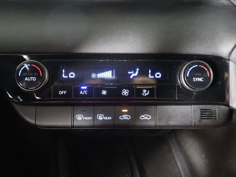 Used 2025 Hyundai Elantra Sport FWD image 41