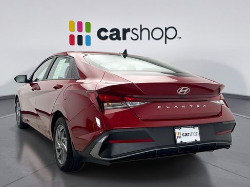 Used 2024 Hyundai Elantra SEL FWD image 3