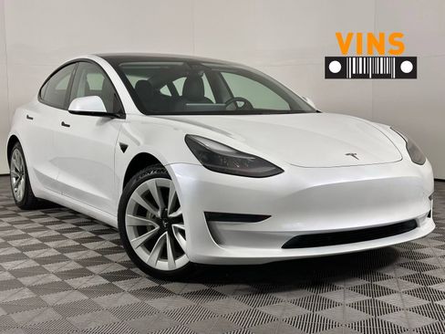 Used 2023 Tesla Model 3 Standard Range image 1