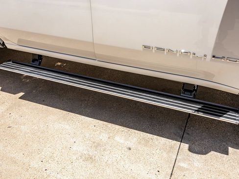 Used 2024 GMC Sierra 3500 Denali w/ Technology Package AWD/4WD image 13