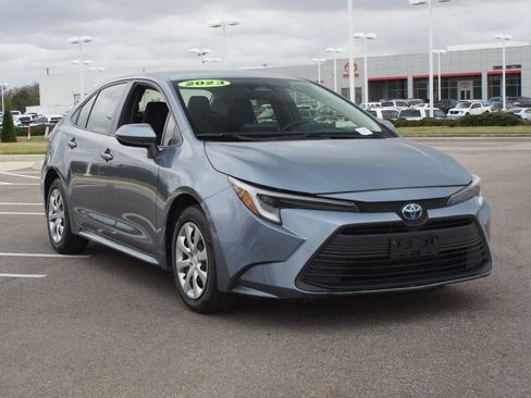 Used 2023 Toyota Corolla LE image 2