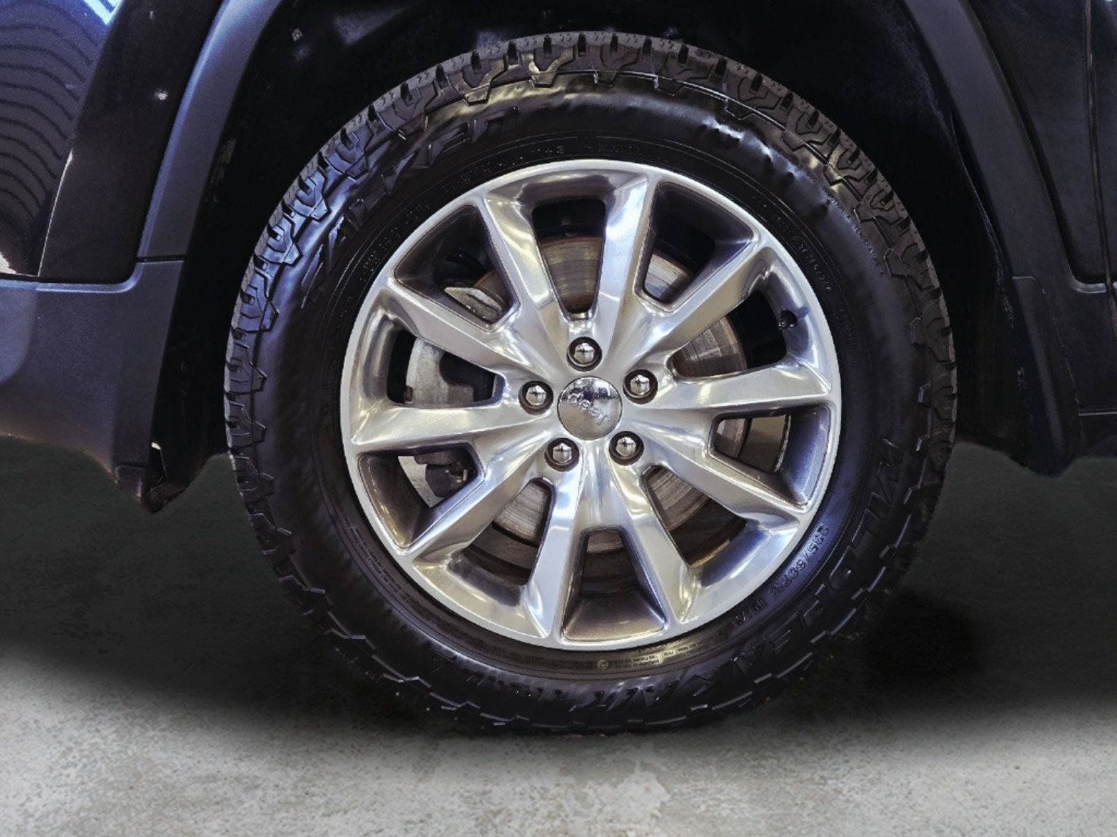 Used 2014 Jeep Cherokee Limited w/ Luxury Group AWD/4WD image 9