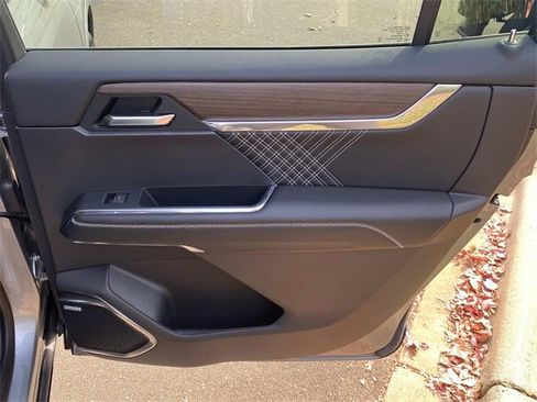 Used 2024 GMC Acadia Denali image 35