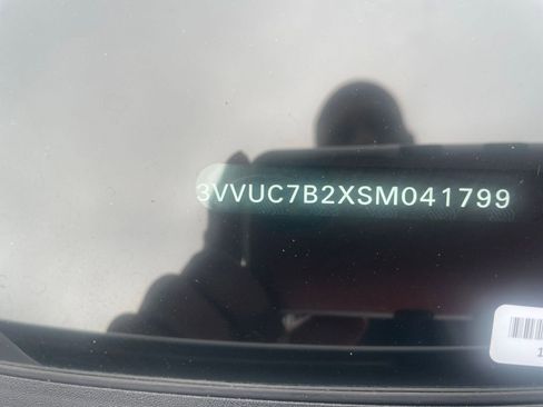 Used 2025 Volkswagen Taos SE image 29