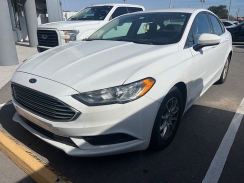 Used 2018 Ford Fusion S image 2