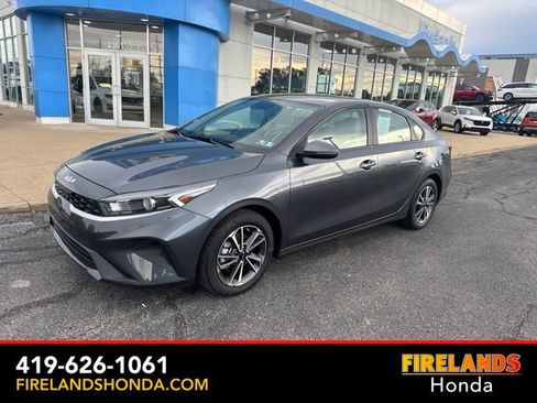 Used 2023 Kia Forte LXS w/ LXS Technology Package FWD image 2
