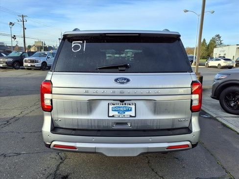 Used 2024 Ford Expedition Max XLT image 7
