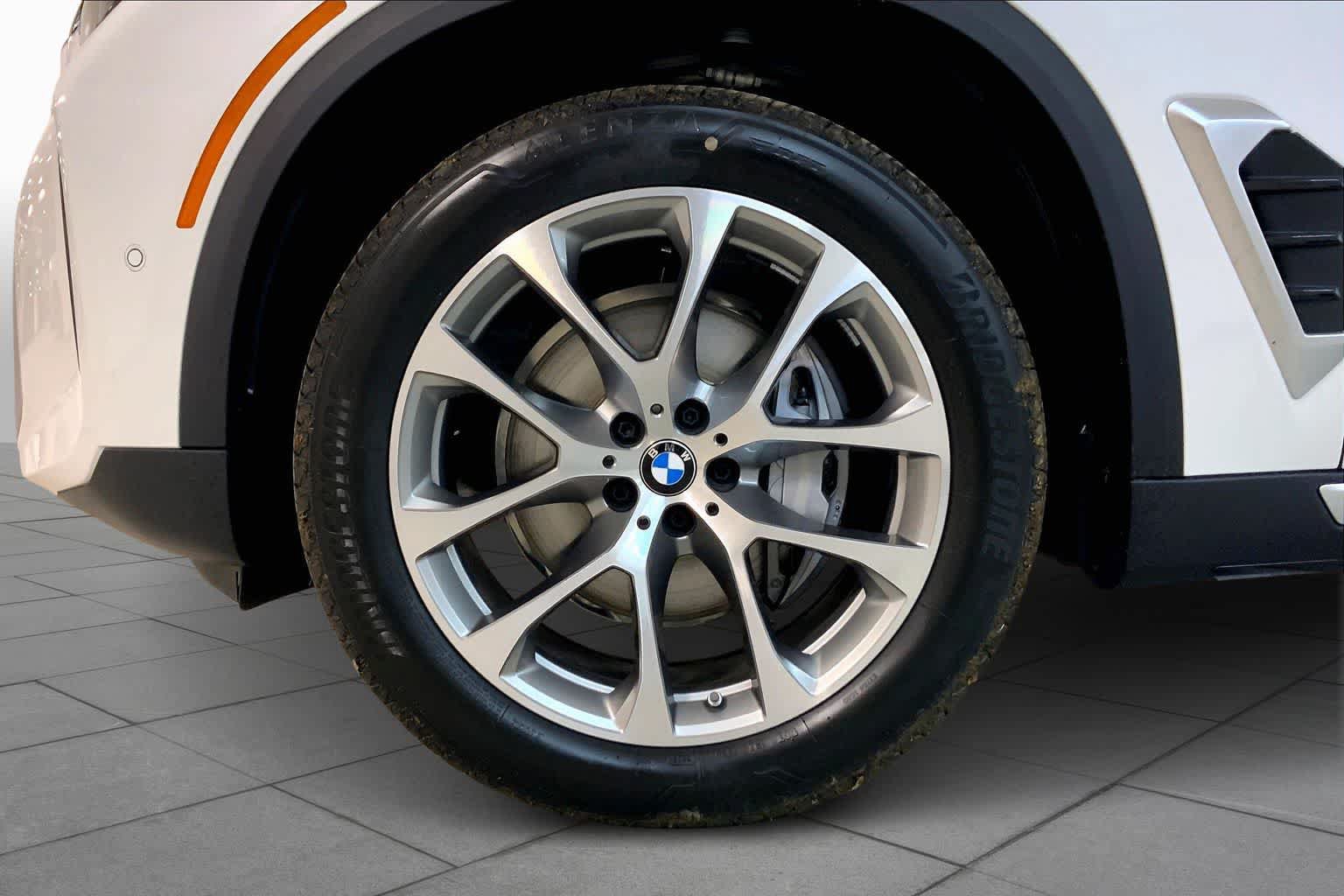 Used 2026 BMW X5 xDrive40i AWD/4WD image 11