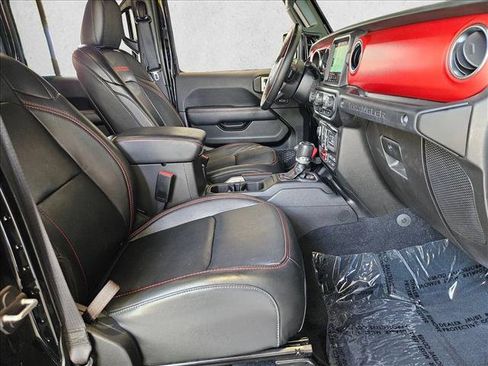 Used 2022 Jeep Wrangler Unlimited Rubicon w/ Cold Weather Group AWD/4WD image 21
