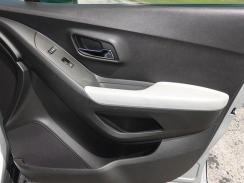 Used 2017 Chevrolet Trax LS FWD image 23