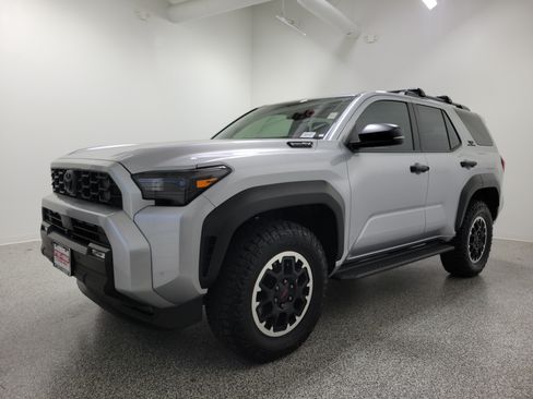 Certified 2025 Toyota 4Runner TRD Off-Road AWD/4WD image 2