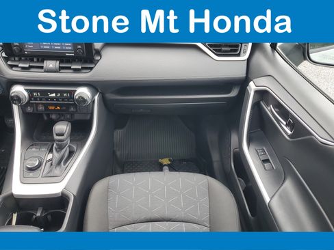 Used 2022 Toyota RAV4 XLE image 17